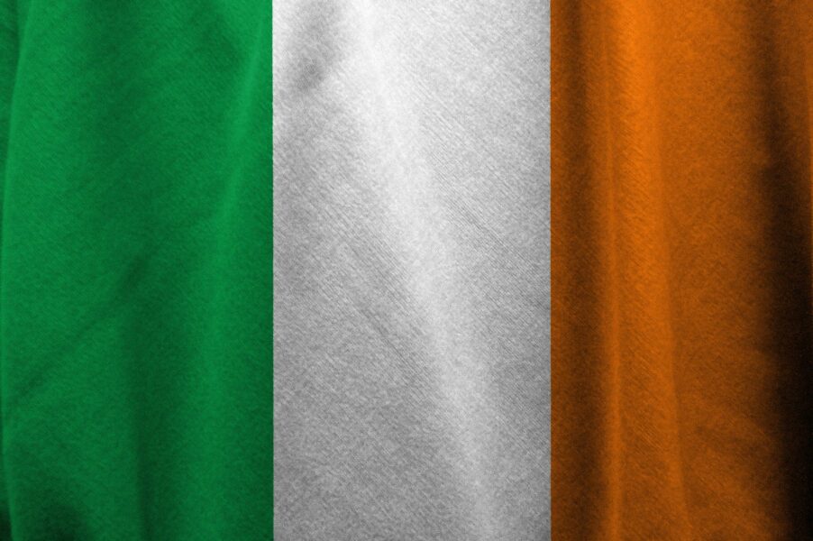 Map of Ireland & Travel Guide, Irish flag