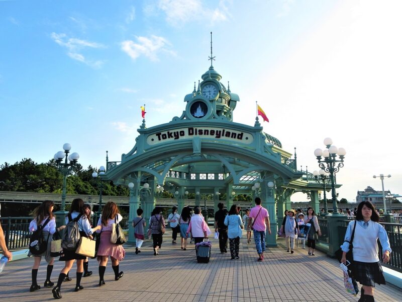 Tokyo Disneyland - Guide for Traveling to Tokyo