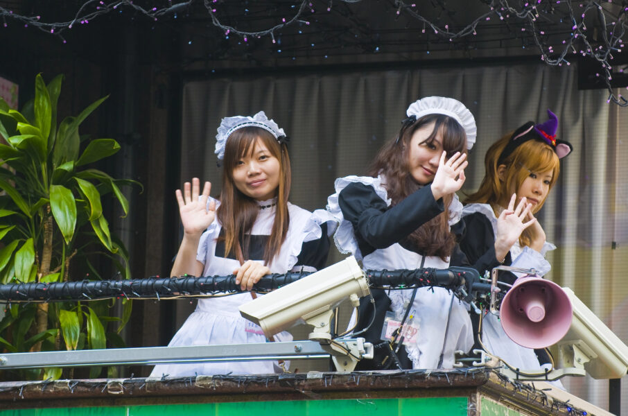 Weird Things to Do in Tokyo Maid Cafes 